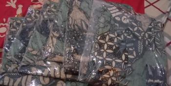 Product Review of Kemeja Batik Pria Kate Hijau Sage Kain Katun Mikro from M**a 0
