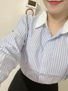 Product Review of Áo sơ mi kẻ sọc viền trắng from H**n 0