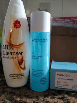 Product Review of Wardah Lightening Face Toner  125 ML from i**7 1
