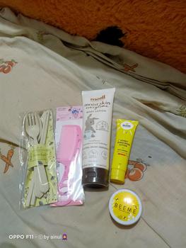 Product Review of BUNDLING 3in1 MOELL BODY LOTION, BEEME HONEY SUNSCREEN & BEEME NOURISHING BALM from h**a 0