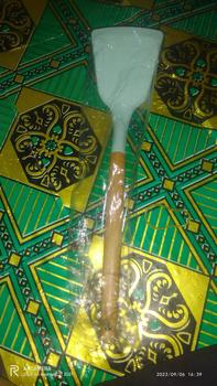 Product Review of Spatula Lubang Gagang Kayu / Sendok Goreng Silikon Tahan Panas - 32 CM from R**a A**a 0