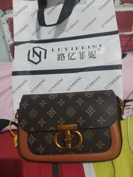 Product Review of Tas Selempang Premium LY-37072 Wanita (Free Paperbag) Slingbag from c**8 0
