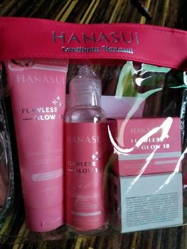 Product Review of PAKET KOMPLIT HANASUI FLOWLESS GLOW 10 PENCERAH WAJAH  5 IN 1Hidrasi Kulit Kering Pemutihan Bebas Alkohol Meringankan Semua Jenis Kulit Kotoran Perawatan Melembutkan Cleansing Facial Niacinamide Hitam Licorice Mencerahkan Vitamin Cleanser  Membersihkan from s**3 0