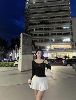 Product Review of Chân Váy Xếp Ly TRAFFY LocalBrand Kaki Mềm Gắn Gấu Dễ Thương Dáng Xoè Có Lót Trong Đi Chơi Y2K Dáng Mini Skrit Màu Trắng from C** c** c** S** N**n K**g P** 0