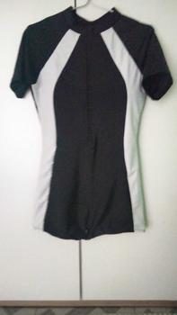 Product Review of Đồ Bơi Liền Thân Tay Dài Kín Đáo Thể Thao Phối Đen Trắng R21 Sport Size M/L - bikiniMe from q** 0