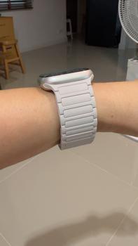 Product Review of สายนาฬิกาซีลแม่เหล็กซิลิโคน Apple, การออกแบบบล็อคสีมินิมอล, เข้ากันได้กับขนาด 38 มม., 40 มม., 41 มม., 42 มม., 44 มม., 45 มม., เหมาะสำหรับ iWatch Series 7, 8, 9, Ultra, SE from P**l 0
