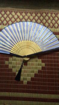 Product Review of (sale up) Quạt cổ trang xếp hồng cây chim đào song hỷ vải lụa nan trúc cầm tay gập gọn dây tuyến cosplay SaLe from H** V** 2