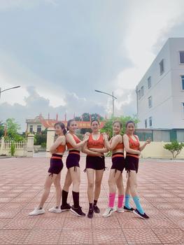 Product Review of Bộ đồ tập nữ thoáng khí thoải mái Sport from M** T**h 1