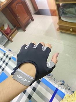 Product Review of Găng Tay Sport Tập Gym Nữ Chống Trượt Tập Yoga, Gym, Goft, Đạp Xe, Đệm Silicon Cao Su Chống Trơn from V**g 🇻** 0