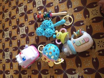 Product Review of HAPPYTOYS.888 Baby Rattle Teether Soft Rubber Hand Ball / Mainan Rattle Bayi / Mainan Bola Karet Lembut Kartun from m**n 0