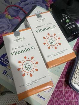 Product Review of KEM CHỐNG NẮNG VITAMIN C (Tặng nước hoa) PHÙ HỢP VỚI MỌI LOẠI DA Skincare Nữ Làm Đẹp Da from T** T**_ b**h b** 0