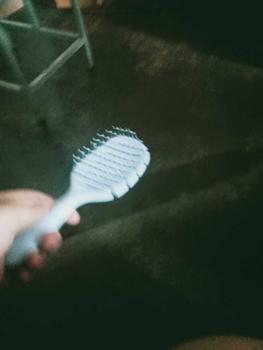 Product Review of Bàn Chải Gỡ Rối Massage Da Đầu, Thời Trang, Dễ Dàng, Trông Trông Không Rối, W9P2, Để Tóc Mượt Mà Và Gọn Gàng from y**🤧 0