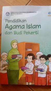 Product Review of Buku Agama Islam Kelas 3 Edukasi, Pendidikan Agama Islam dan Budi Pekerti, Revisi 2018 Kementrian Pendidikan dan Kebudayaan RI untuk SD/MI from u**1 0