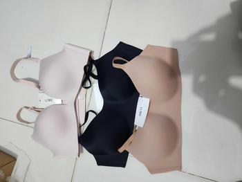 Product Review of Áo lót nâng đẩy Loirechic chất liệu su đúc mềm mịn, không gọng, không đường viền BRTS160 ngực from T**y T** 2
