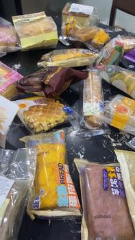 Product Review of Bánh Tươi Đài Loan Mix Nhiều Vị Mặn Ngọt Ruột 2KG - NXS in trên bánh -Food, Ăn Vặt - Cake from Đ** T**m 3
