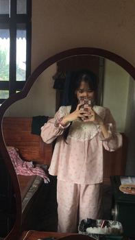 Product Review of Bộ ngủ xinh hoa nhí viền ren màu hồng áo dài quần dài Bộ ngủ Hương Thảo from T**💐 3