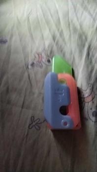 Product Review of Upgraded version of fluorescent luminous 3D gravity knife carrot knife decompression small toy 3D gravity knife from b**i 0