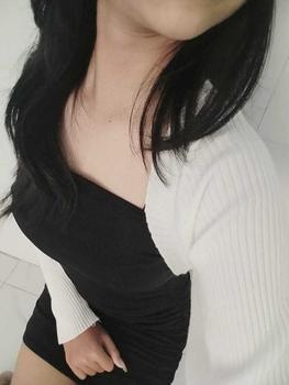 Product Review of Váy Hai Dây Không Tay Phong Cách Pháp Xiaoxiangfeng Áo Khoác Cardigan Dệt Kim Phối Bên Ngoài Áo Len Nữ Tay Cánh Dơi Khăn Choàng Dáng Ngắn Khí Chất from t**n T**h ** 0