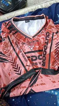 Product Review of เสื้อแขนสั้น คอวี   กีฬาผ้าไมโคร ผ้าไม่ร้อน ari  เสื้อ from P**p 2