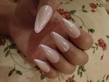 Product Review of 24pcs False Nails Art Artificial Nails with Jelly Glue Press On Nails Set for Engagement COD L300-399 from d**g 0