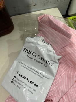 Product Review of Áo Sơ Mi Nữ Kẻ Sọc Vừa Trẻ Trung 1 Túi Thêu, Sơ Mi Chất Đũi Xược Mềm Mại, Thấm Hút Mồ Hôi Freesize TiQi Clothing áo sơ mi sọc cá tính somi han quoc from T**n H**n 🌻**🌻 1