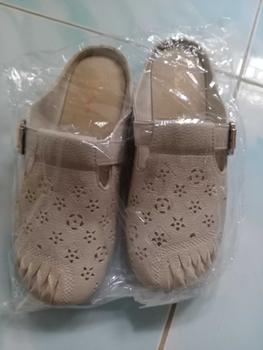Product Review of รองเท้าแตะผู้หญิง หัวโต แฟชั่น ส้นแบน พื้นนุ่ม ฤดูร้อน รูระบายอากาศ ใส่ออกไปข้างนอก แบบสวม กันลื่น A-025 from ห**ย 0