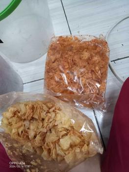Product Review of 500Gram Keripik Kriwil Pedas Daun Jeruk & Keripik Kriwil Original 500 Gram Keripik Kriwil Sari Asih Cemilan Food Snacks Asin Kerupuk Kerupuk from T**7 1