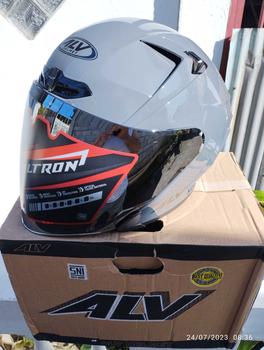 Product Review of HELM ALV ULTRON VISOR SILVER SNI ORIGINAL PRIA WANITA SNI from K**t B**🤪 0