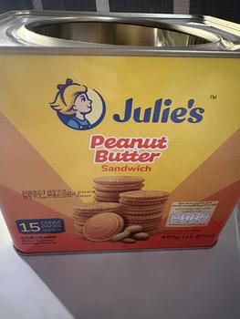 Product Review of จูลี่ส์แซนด์วิชบิสกิตรสครีมเนยถั่ว 450กรัม Julie Biscuit from P**a S** 1