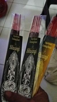 Product Review of Dupa Siliwangi Cendana Terapi 30 Stik - Abu Dingin Asap Tidak Perih di Mata/ sembahyang/aroma terapi/meditasi/wewangian/pengharum ruangan tahan lama from A**n L**3 0