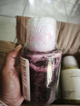 Product Review of 【ซื้อ 1 แถม 2 ฟรี】 เจลอาบน้ำเจลอาบน้ำทำความสะอาดอย่างอ่อนโยน  ปรับผิวให้กระจ่างใสและให้ความชุ่มชื้น  สามกลิ่น กลิ่นหอมยาวนานและให้ความชุ่มชื้น หลังล้างผิวจะเนียนนุ่ม เนียนนุ่ม พร้อมกลิ่นหอม from ย**น 1