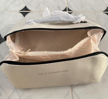 Product Review of 【พร้อมส่ง】ที่เก็บเครื่องสำอางหนัง กระเป๋าใส่อุปกรณ์อาบน้ำหญิง กระเป๋าเครื่องสำอางผู้หญิง from _**_ 0