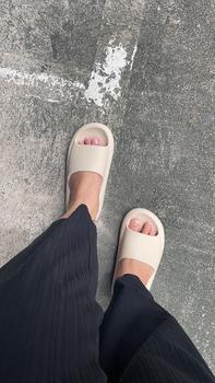 Product Review of 【Limited Sale】POSE รองเท้านิ่มเหมือนเหยียบขี้ tiktok hot RMAXPRO 38° greenslipper รองเท้าแตะลําลอง รองเท้าสุขภาพ พื้นนุ่มมาก กันลื่น สีลูกกวาด สําหรับสตรี สตรีตั้งครรภ์ เหมาะกับฤดู P17502S from A**g A**a 0