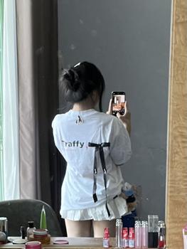 Product Review of Chân Váy Xếp Ly TRAFFY LocalBrand Kaki Mềm Gắn Gấu Dễ Thương Dáng Xoè Có Lót Trong Đi Chơi Y2K Dáng Mini Skrit Màu Trắng from L** N**t T**n 1