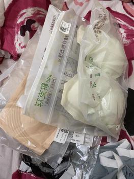 Product Review of Áo Lót Nữ Su Đúc Không Dây Mút Mỏng Nâng Độn Vòng 1 Tạo Khe Không Gọng Chống Xệ Gom Quả Áo Bra Nữ Su Đúc Không Dây Chống Tụt Không Gọng Không Đường May Hạn Chế Lộ Viền Lộ Mỡ Lưng -- VN240301 from N**c L**h ** 0