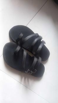 Product Review of Dép lê xỏ ngón quai ngang Cao Su Đế Bằng dành cho Nam và nữ from B**n 0