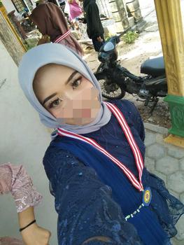 Product Review of kebaya wisuda kebaya pagar ayu warna navy from u**n 1