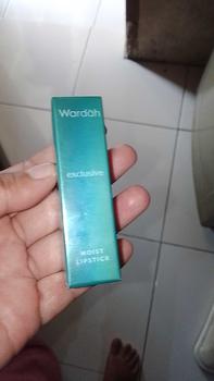 Product Review of Wardah Exclusive Moist Lipstick - Warna Intense dengan Natural Moist dan Glossy Finish - Dilengkapi Vitamin E yang Melembabkan Bibir - Tekstur Halus from L** S** 2