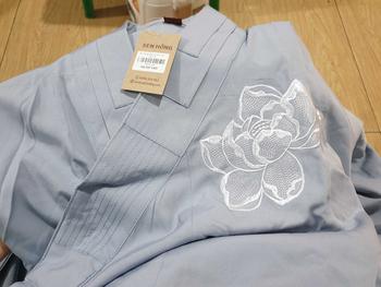 Product Review of BỘ QUẦN ÁO TRÀNG PHẬT TỬ THÊU HOA - set đồ lam đi lễ, hành thiền # áo tràng kèm quần vải kate lụa mềm có co giãn BT01 from B**h D**g 0