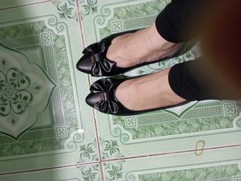 Product Review of Giày Bệt nhọn da sần đen/kem nơ cao su dẻo cho Nữ from l**️ 1