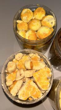 Product Review of Paket Castangel,kacang,nastar,bola² susu from a**n 0
