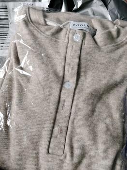 Product Review of Áo thun dài tay xẻ cúc chất thun gân Hàn dày mịn co giãn lót cotton Coolme Nữ Top from D**u V**🐽 0