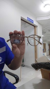 Product Review of 【จากกรุงเทพฯ】แว่นสายตาสั้น แว่นกันแสงสีฟ้า photochromic สไตล์เดียวกันสำหรับผู้ชายและผู้หญิง กรอบโลหะทรงกลมใหม่（0- -4.0） from r**7 1