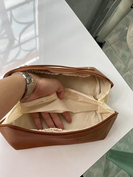 Product Review of 【พร้อมส่ง】ที่เก็บเครื่องสำอางหนัง กระเป๋าใส่อุปกรณ์อาบน้ำหญิง กระเป๋าเครื่องสำอางผู้หญิง from อ**ส 0
