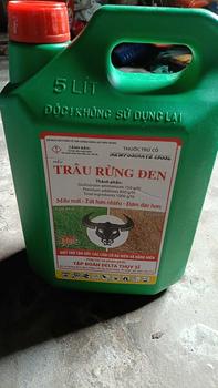 Product Review of CAN 4,5 lít CHAI NHỰA XANH NẮP ĐỎ TRAU RUNG ĐEN DÙNG CHỨA NƯỚC XANH KÈM NẮP CÓ REN KHÓA NẮP VÀ TEM CHÍNH HÃNG 01 Đựng Gia Vị from N**h 0