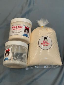 Product Review of 1KG Kem Body Tẩy Dưỡng (da ngâm sạm thân đen chai lì, da vàng) from D**5 0