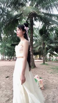 Product Review of Sét Váy Maxi Áo Cúp Nguc Dây Yếm Gắn Hoa + Chân Váy Xoè Dáng Dài 2 Lớp from H**g T** 0
