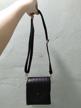 Product Review of Túi Đeo Chéo Da PU Cổ Điển Cho Nữ, Túi Đeo Vai Vuông, Túi Đựng Điện Thoại, Thời Trang from 🌸**n V** 3