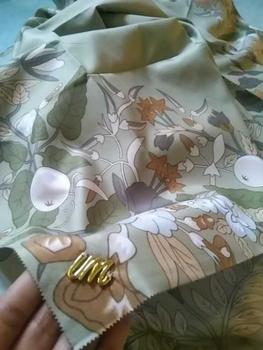 Product Review of PAKET USAHA HIJAB SEGI EMPAT UMAMA MOTIF 100 RIBU 6 PCS Logo Metal Voal Square Gold Muslim Kerudung Mewah Lembut Nyaman Cantik from Y**i ** L**a 2