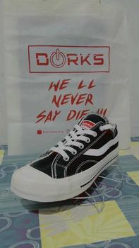 Product Review of Sepatu Dorks - Cosplay Black White Sepatu Snekers Casual Shoes Sekolah Pria Wanita from W**g N**i 0